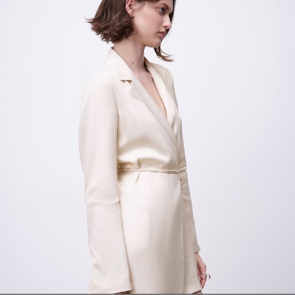 Zara NWT Short Satin Effect Dress Size XS Cream Colour - Picture 3 of 13